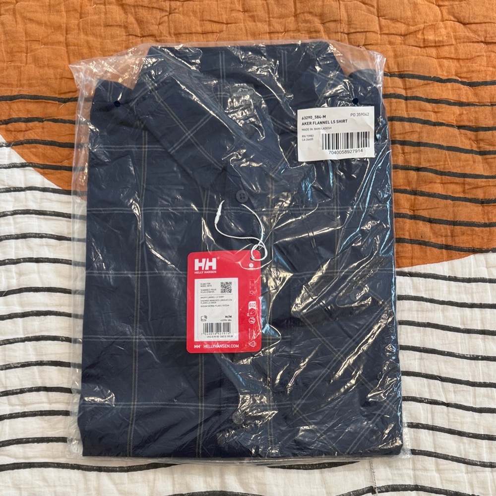 Helly Hansen Men's Aker Flannel Long Sleeve Shirt. Size Medium. New with tags.